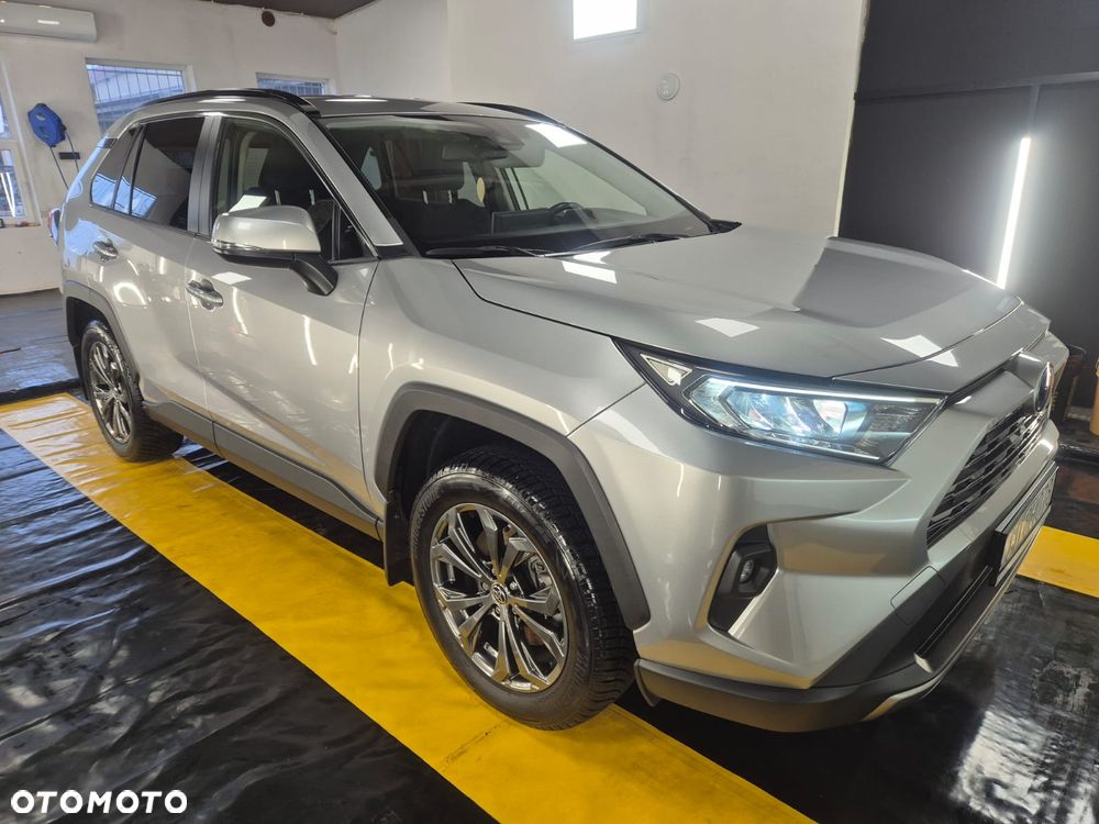 Toyota RAV4 - 1