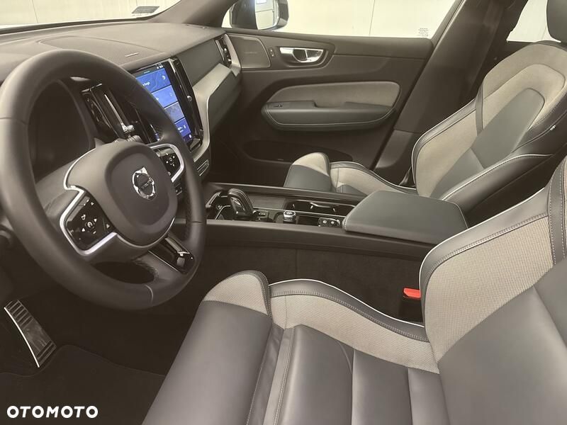Volvo XC 60 B5 B AWD R-Design - 11