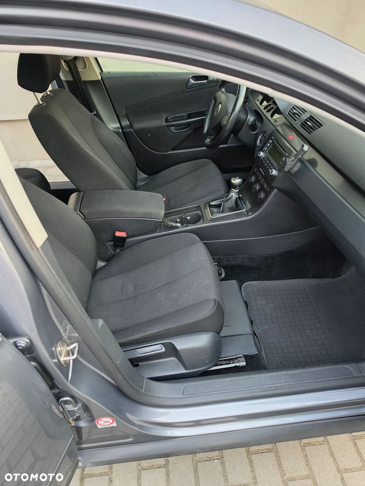 Volkswagen Passat 2.0 FSI Individual - 14
