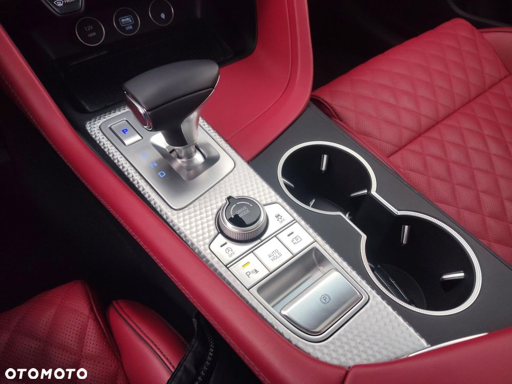 Genesis G70 - 25