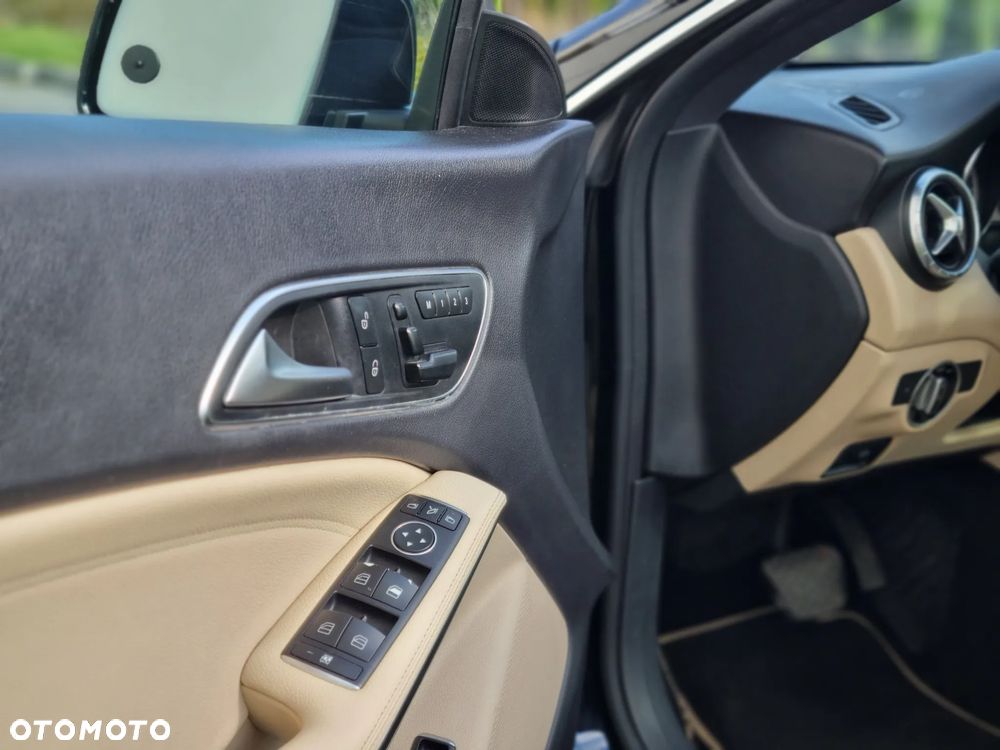 Mercedes-Benz CLA 250 Sport 7G-DCT - 20