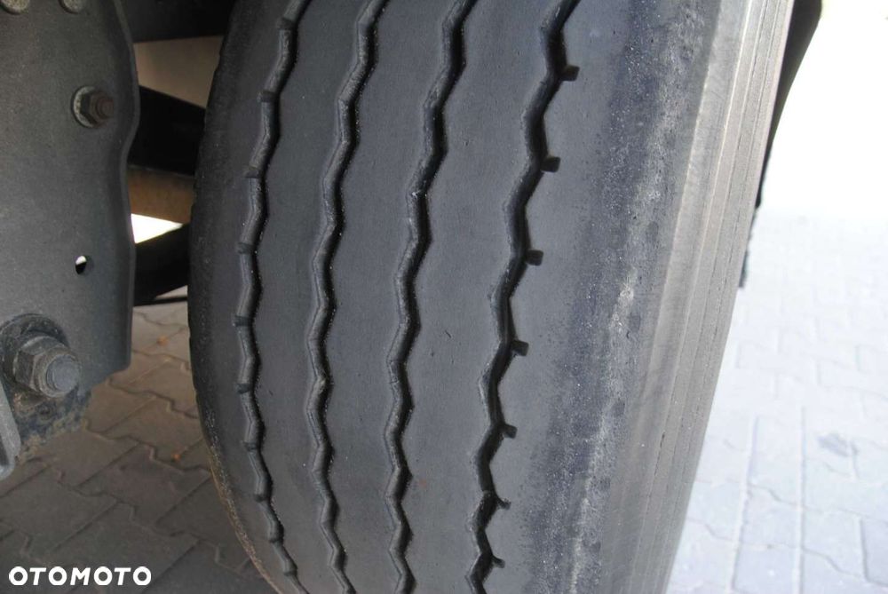 Schmitz Cargobull SCS kurtyna, podnoszona oś - 16