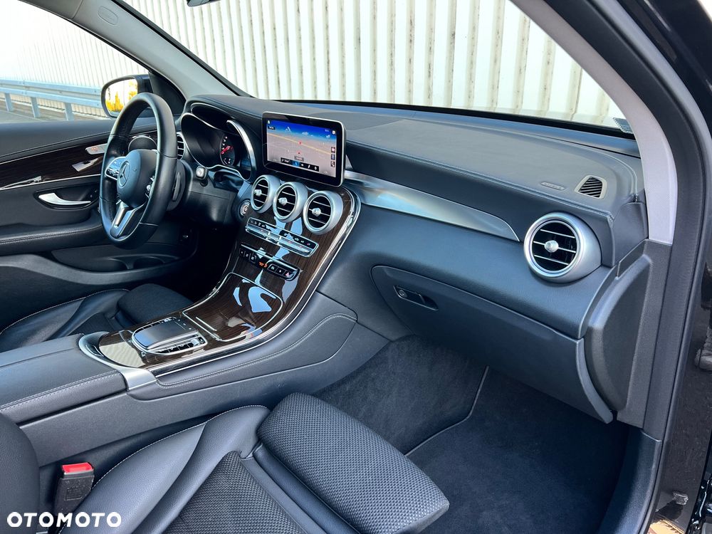 Mercedes-Benz GLC 200 4Matic 9G-TRONIC AMG Line - 19