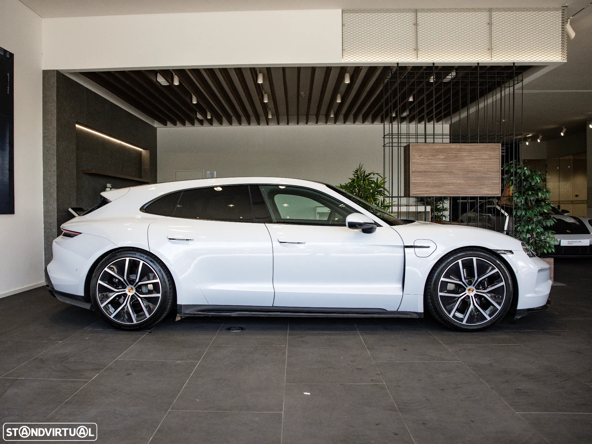 Porsche Taycan Sport Turismo Standard - 2