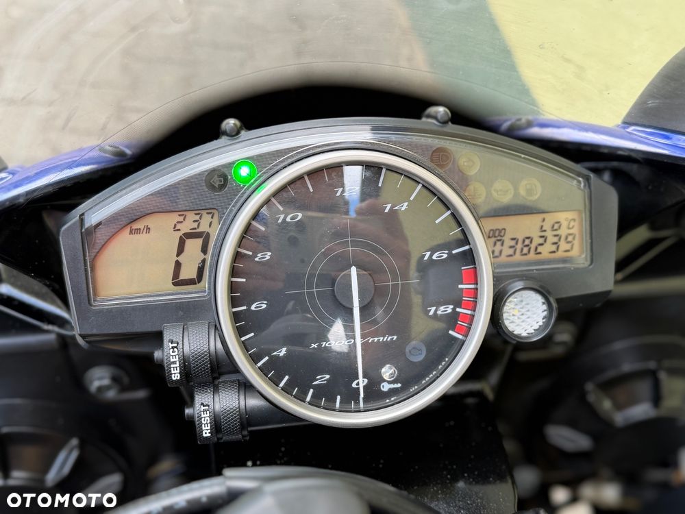 Yamaha R6 - 40