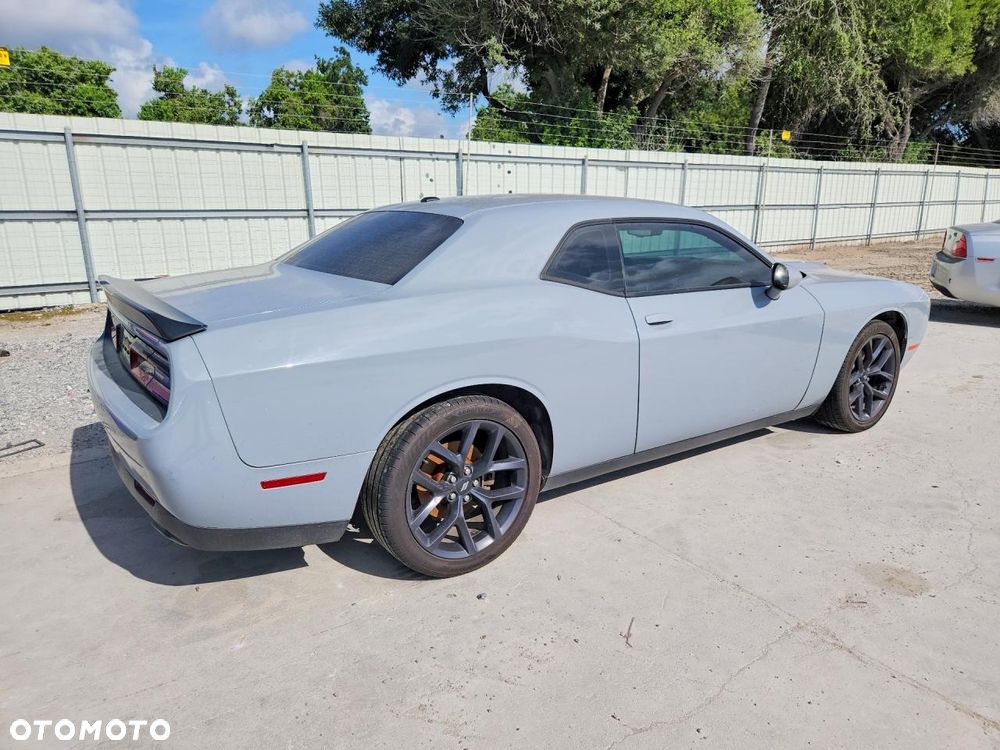 Dodge Challenger - 4
