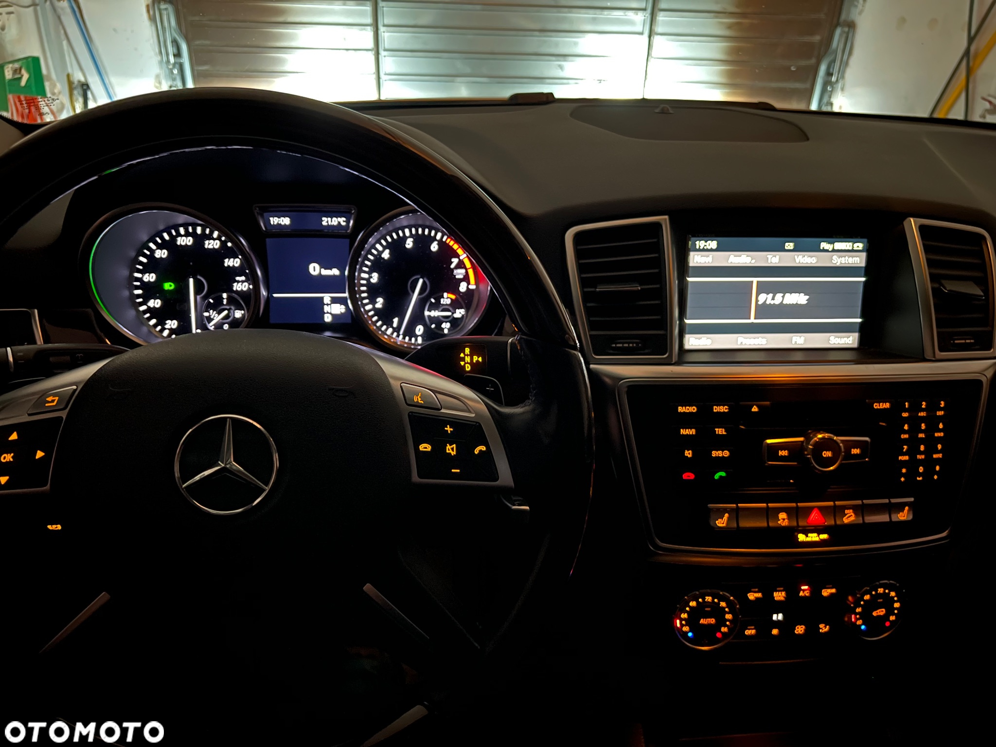 Mercedes-Benz ML 350 4MATIC (BlueEFFICIENCY) 7G-TRONIC - 24