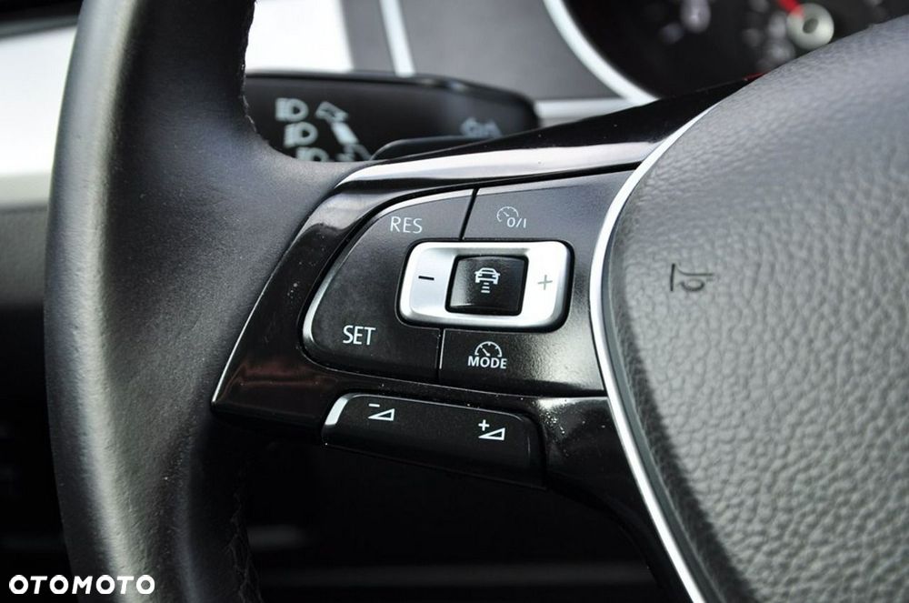 Volkswagen Passat Variant 2.0 TDI BMT Highline - 38