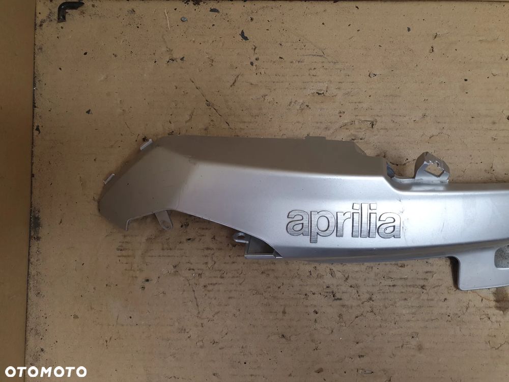 Aprilia Shiver 750 GT Prawy bok osłona prawa 890820 - 6