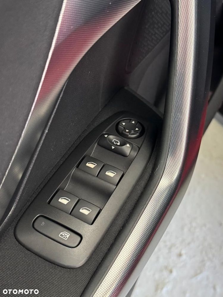 Peugeot 2008 1.2 Pure Tech Allure S&S EAT6 - 25
