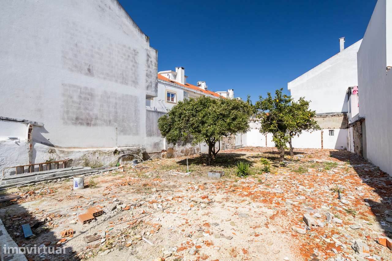 Prédio com Jardim e 6 Quartos: Oportunidade de Reabilitação com Potenc - Grande imagem: 4/11