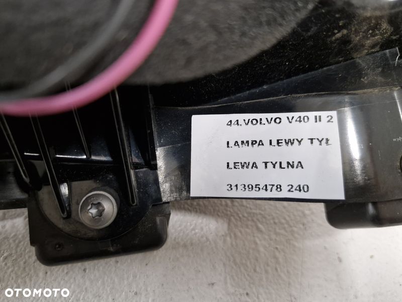 VOLVO V40 2 II LAMPA LEWY TYŁ LEWA TYLNA 31395478 - 5