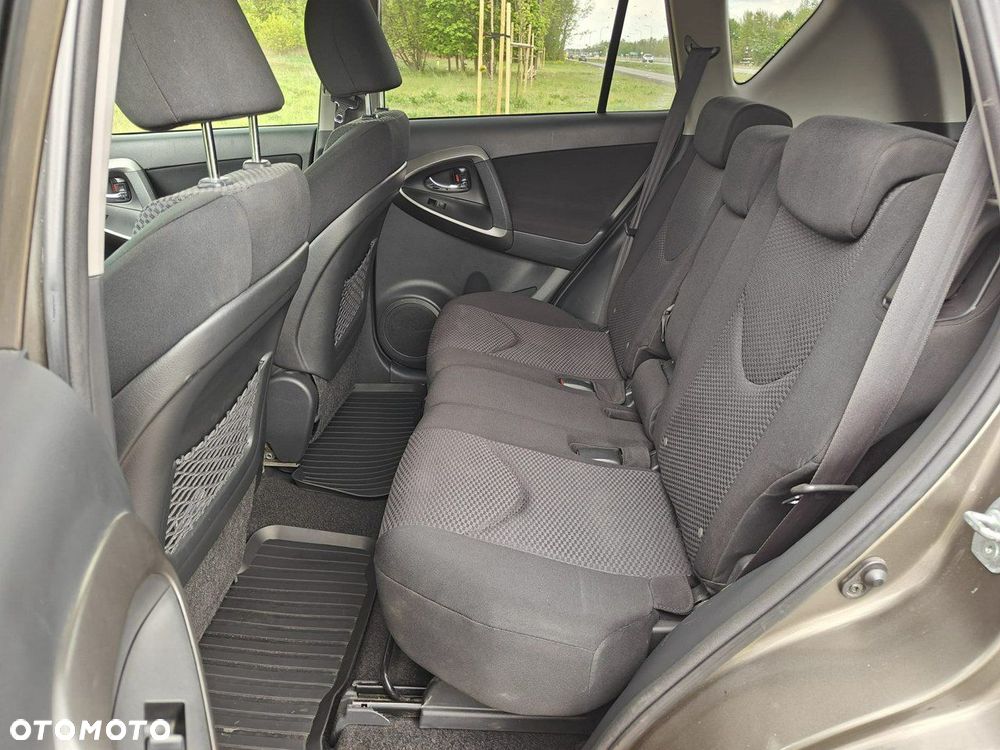 Toyota RAV4 - 11