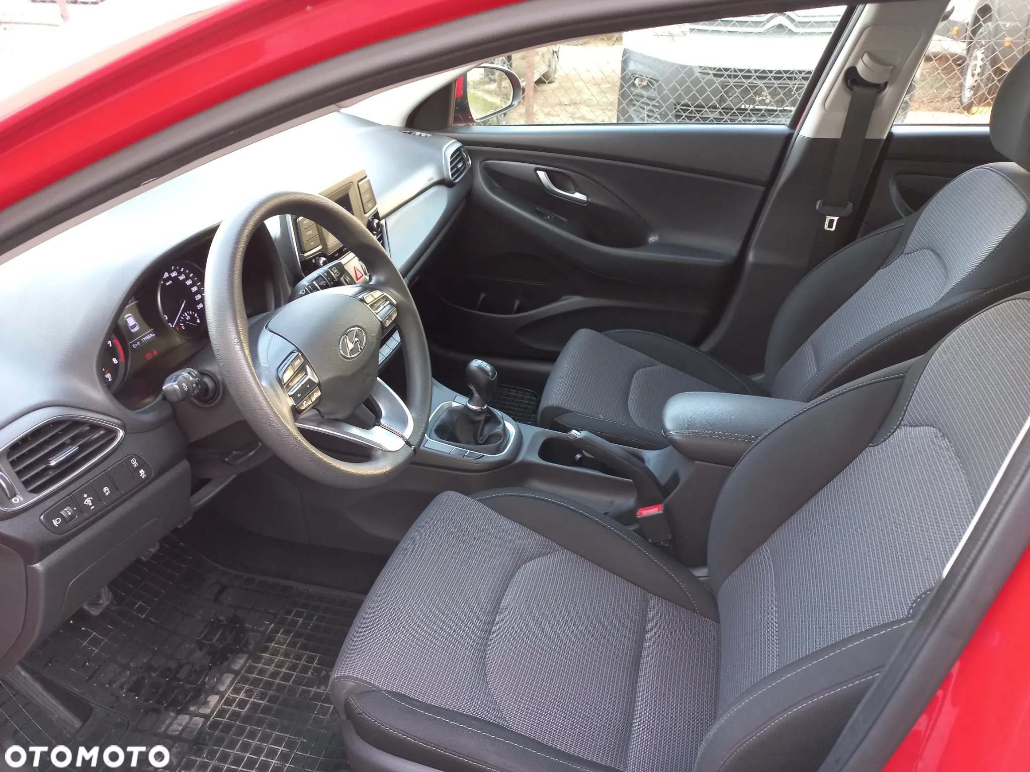 Hyundai i30 1.5 DPI Classic + - 13
