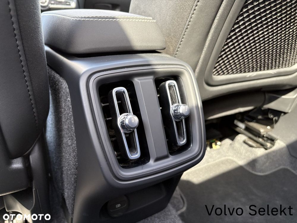 Volvo XC 40 - 25