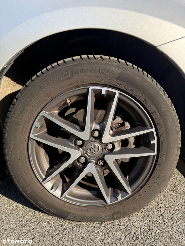Toyota Auris 1.6 Premium - 6
