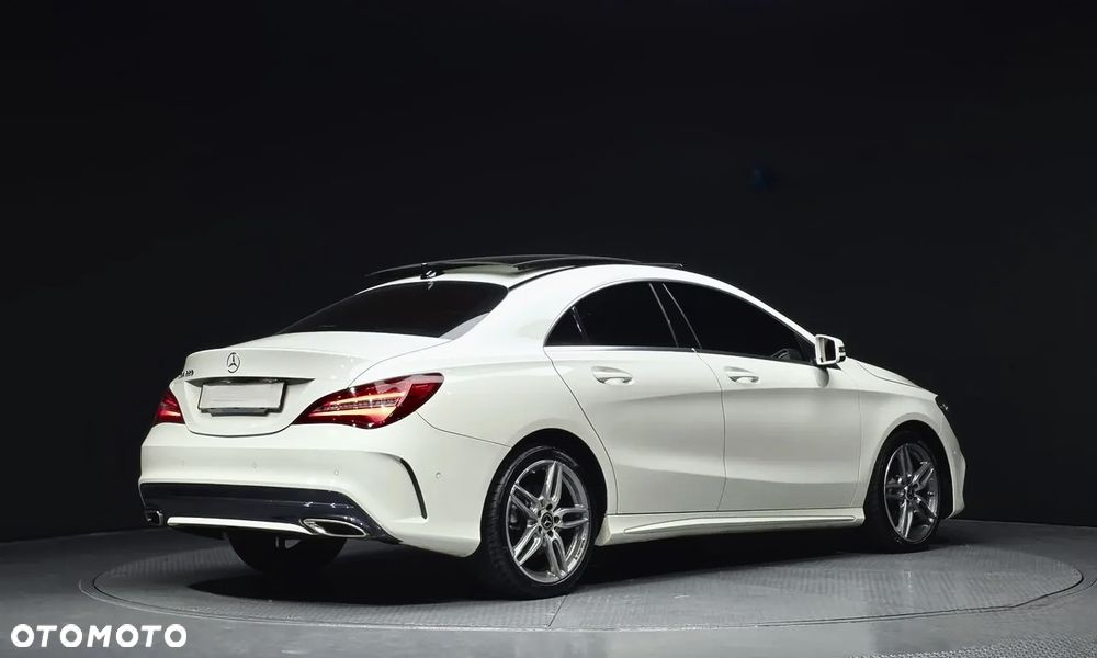Mercedes-Benz CLA 220 4Matic 7G-DCT AMG Line - 4