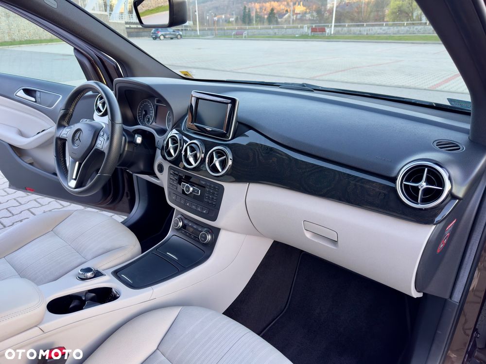 Mercedes-Benz Klasa B 220 4-Matic - 3