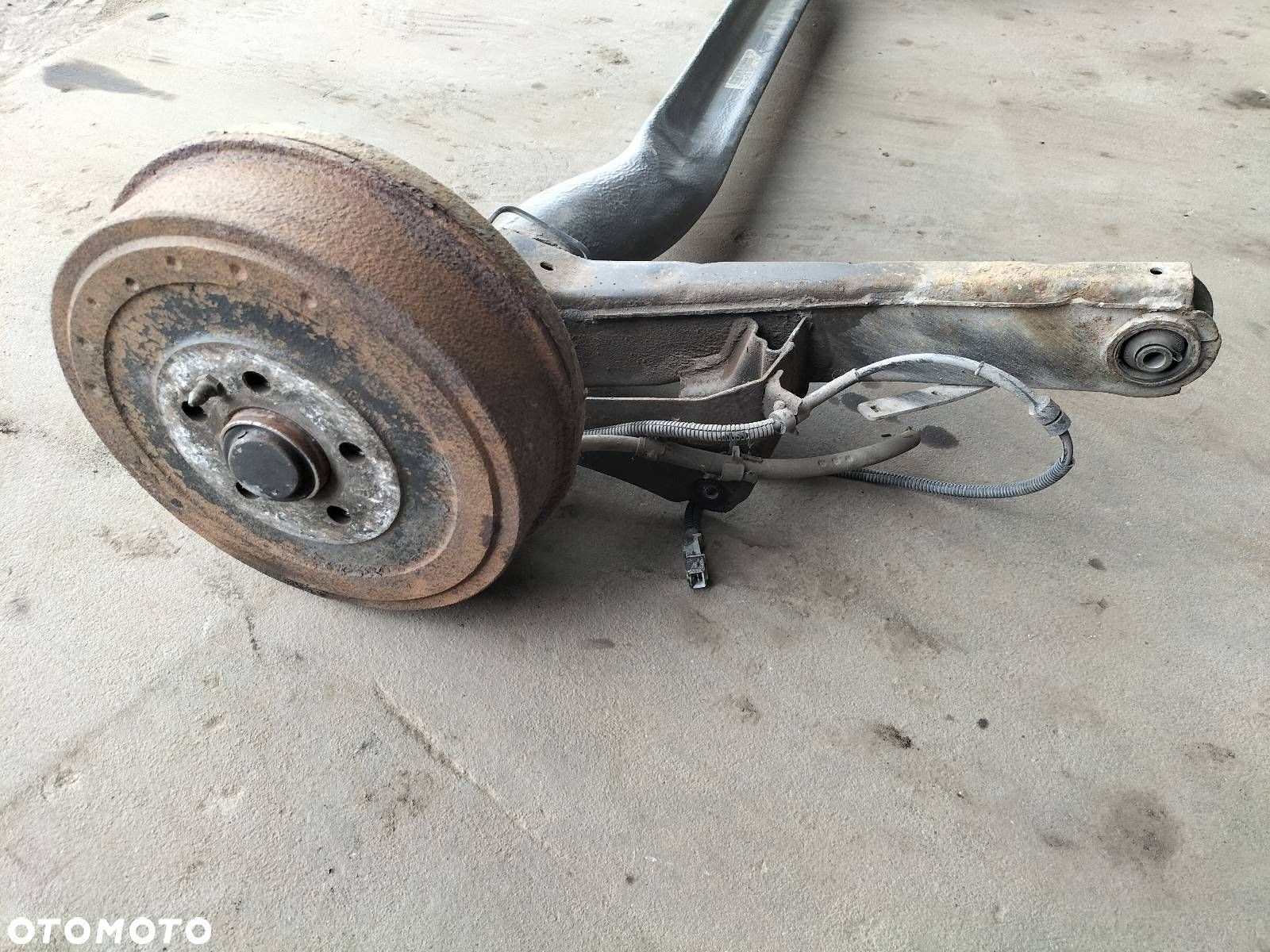 BELKA OŚ ZAWIESZENIA TYŁ BĘBNY Z ABS CITROEN EVASION I LIFT - 2