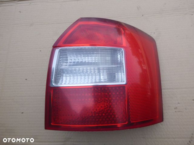 LAMPA PRAWY TYŁ PRAWA TYLNA AUDI A4 B6 KOMBI - 2