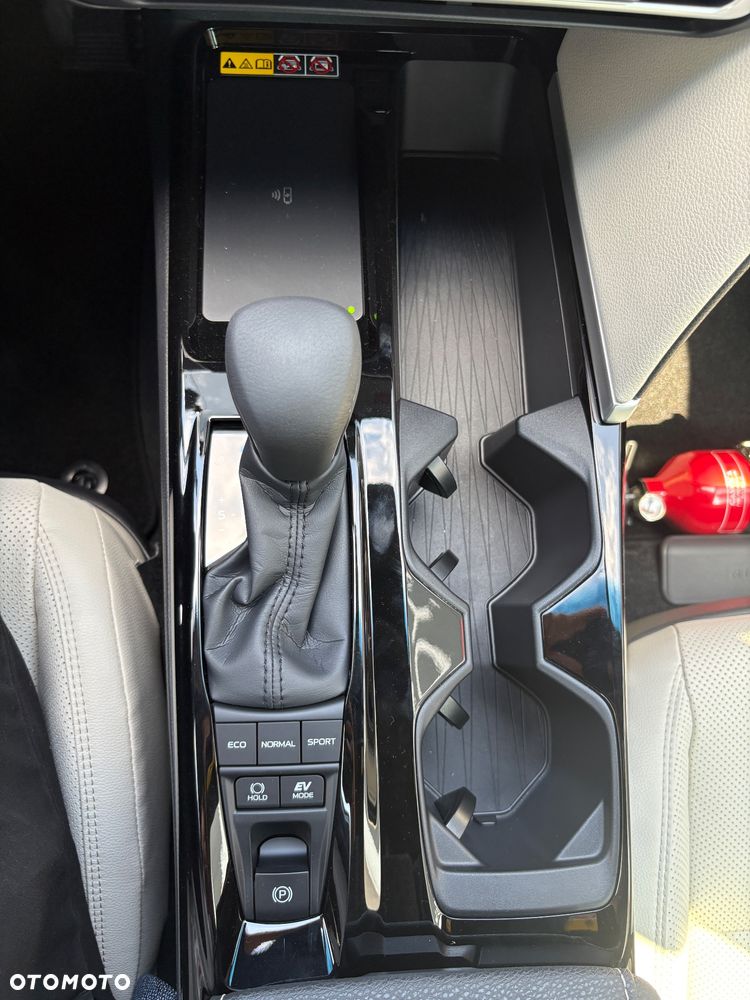 Toyota Camry 2.5 Hybrid Dynamic Force Executive e-CVT - 28