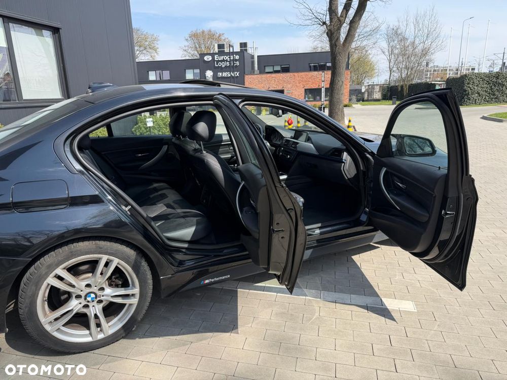 BMW Seria 3 328i xDrive - 14