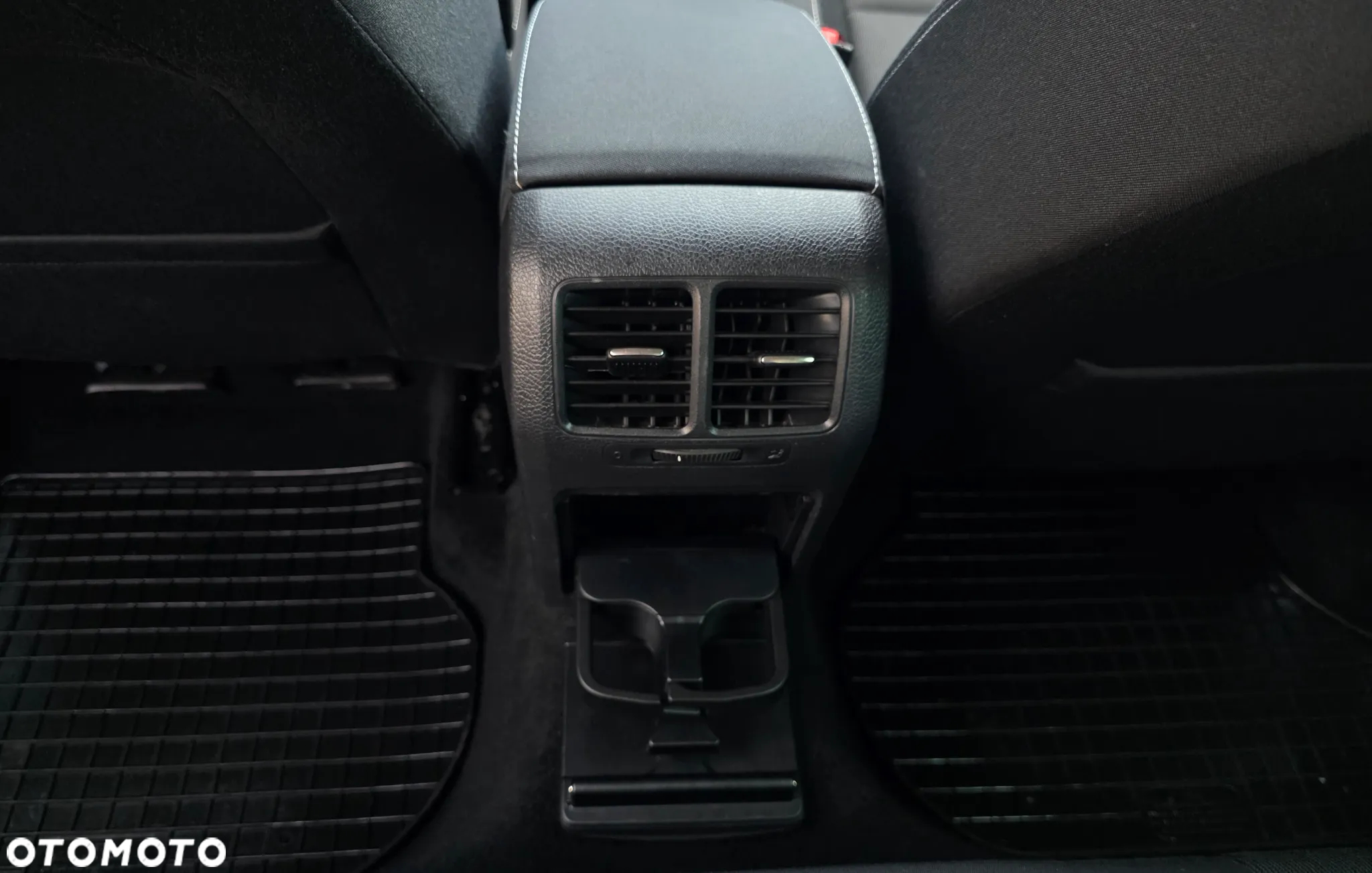 Volkswagen Golf 2.0 TDI DPF MATCH - 26