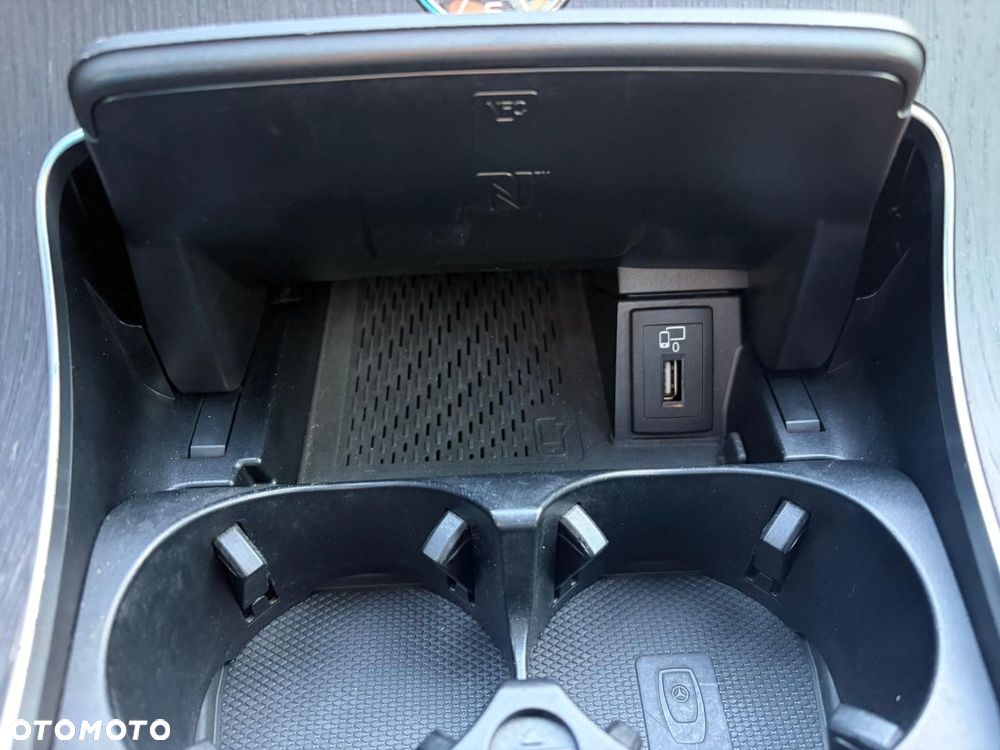 Mercedes-Benz Klasa C 300 4Matic 9G-TRONIC AMG Line Plus - 32