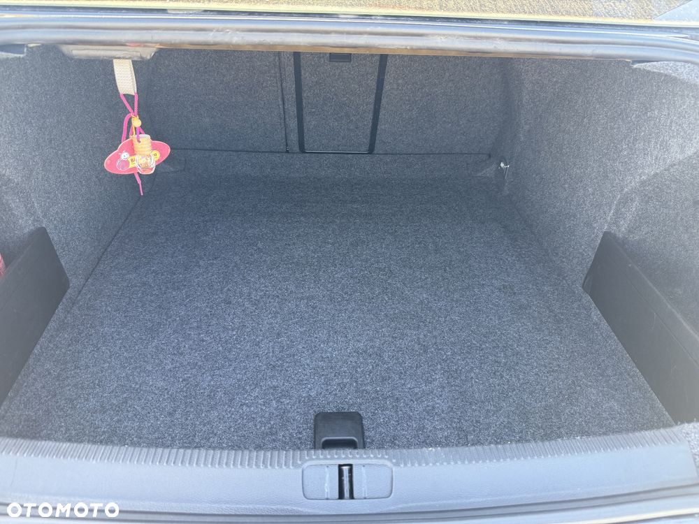 Volkswagen Passat 2.0 TDI DPF Highline - 28