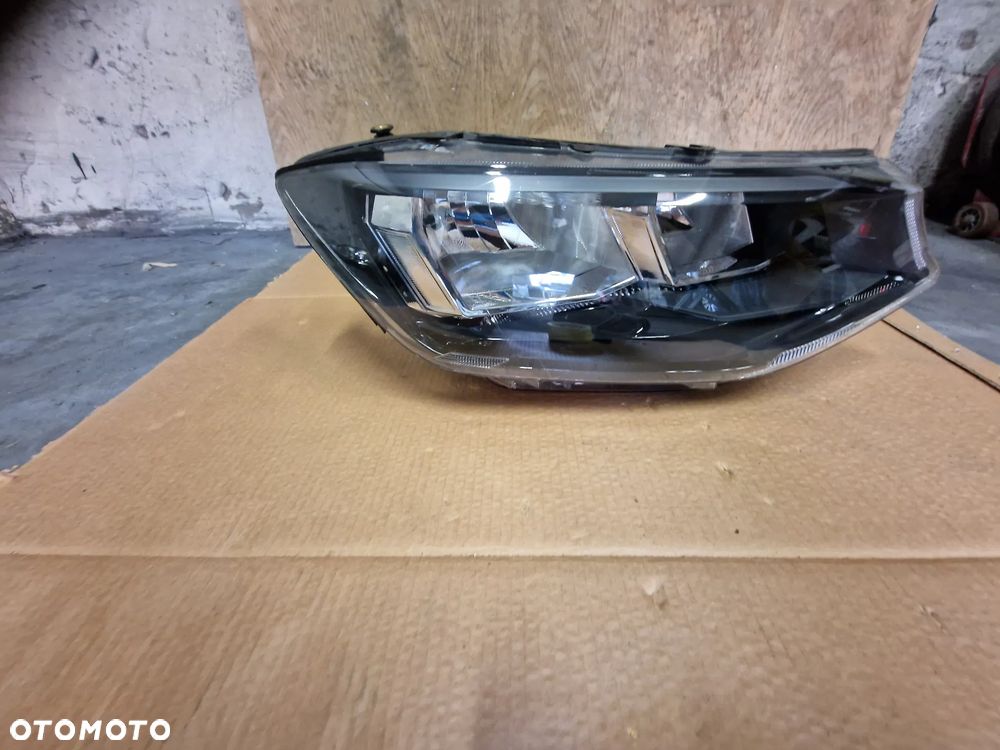 Reflektor  prawy  przód  vw  CADDY V 2K8941006D - 1