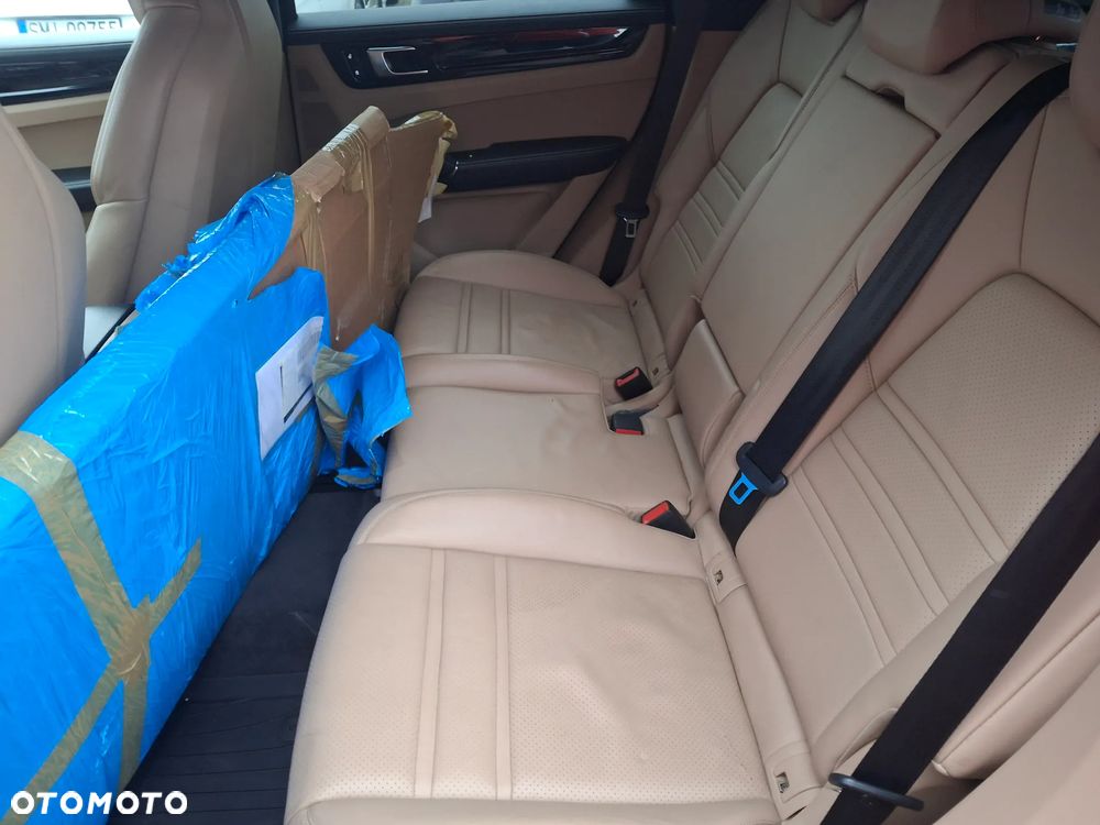 Porsche Cayenne - 11