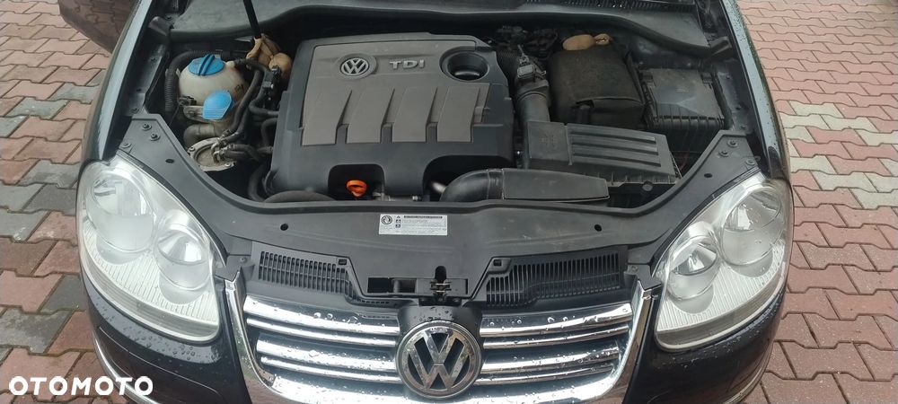 Volkswagen Jetta 1.6 TDI Comfortline - 17