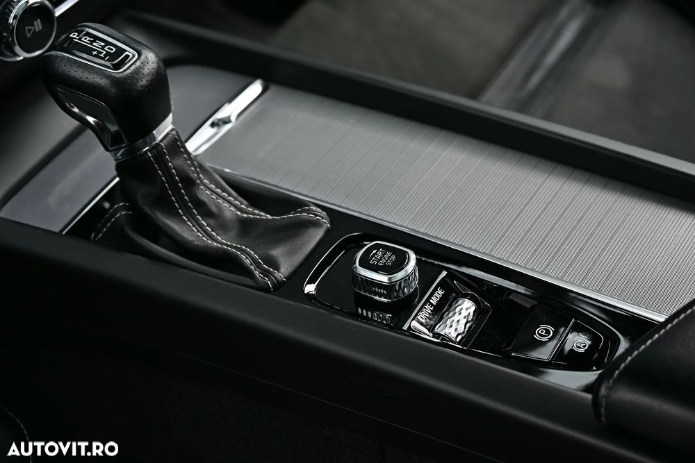 Volvo XC 60 D5 AWD R-Design - 11