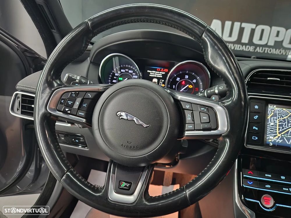 Jaguar XE 2.0 D R-Sport AWD Aut. - 14