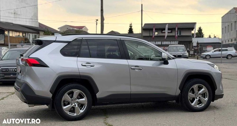 Toyota RAV4 - 10