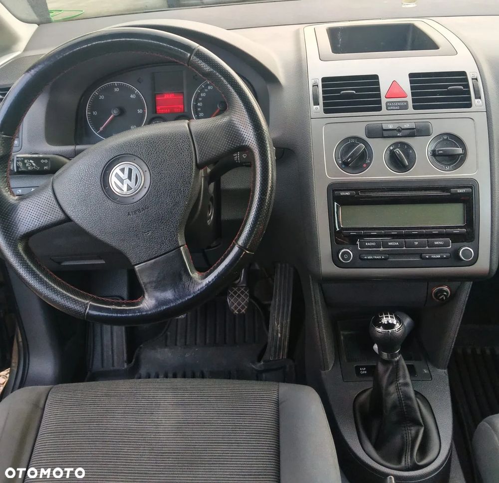 Volkswagen Touran - 5