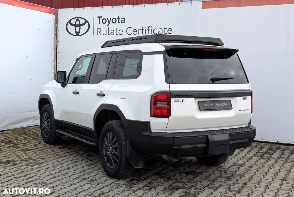 Toyota Land Cruiser 300 - 5