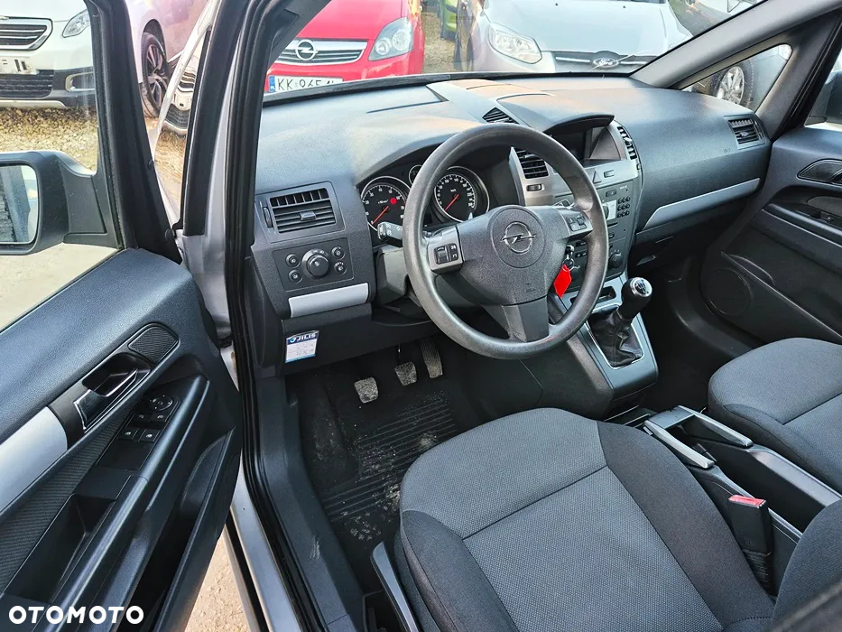 Opel Zafira 1.8 Cosmo - 32