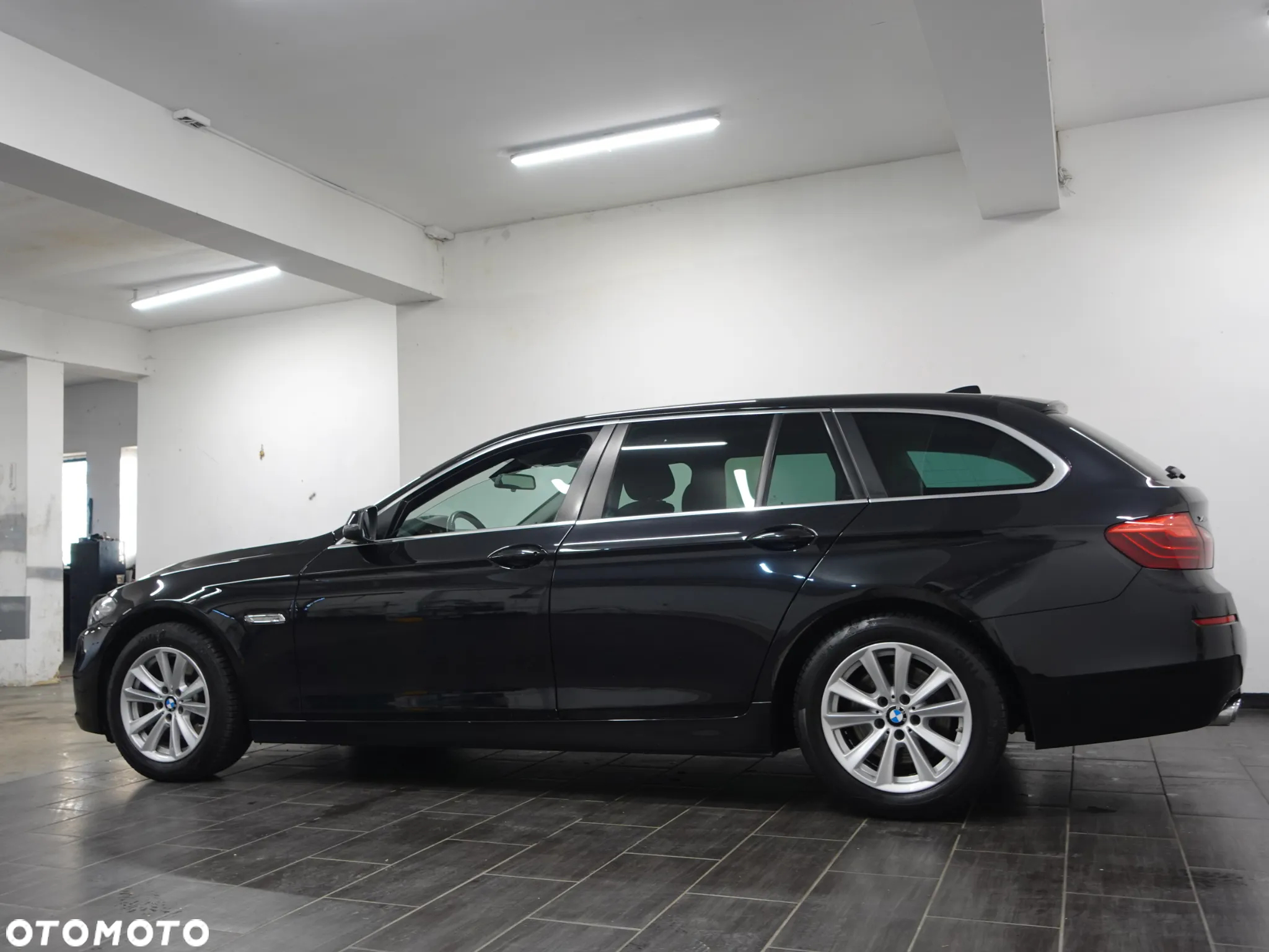 BMW Seria 5 520d xDrive Touring - 6