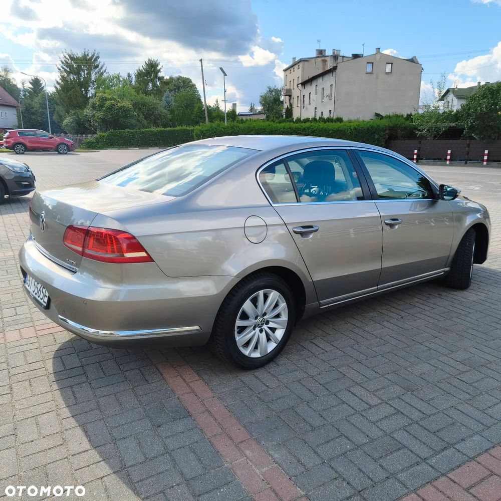 Volkswagen Passat 2.0 TDI Comfortline - 11