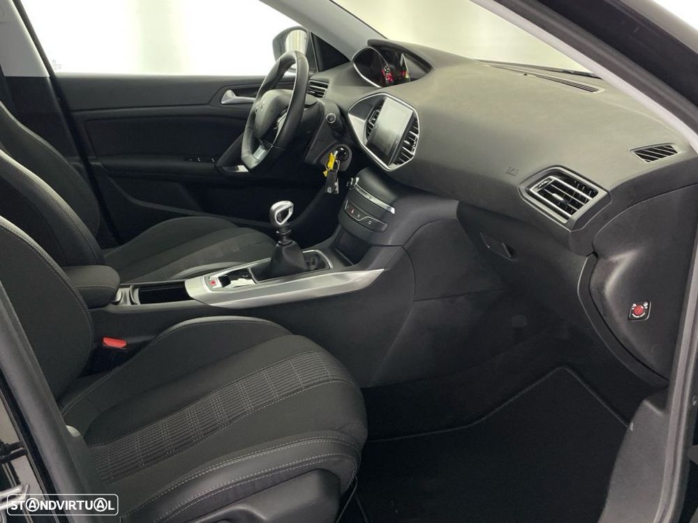 Peugeot 308 SW 1.2 PureTech Allure - 22