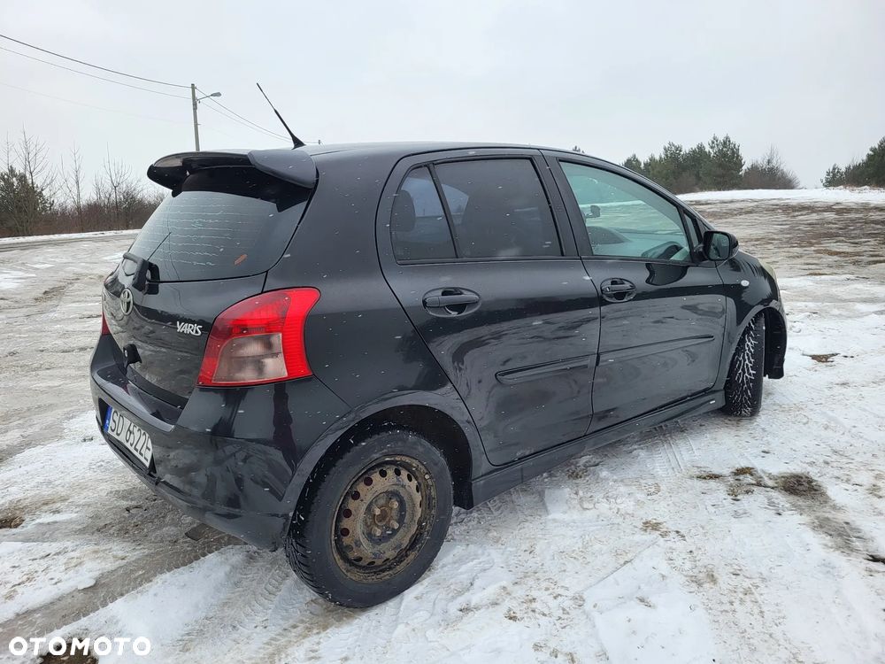 Toyota Yaris 1.3 Luna Premium - 4