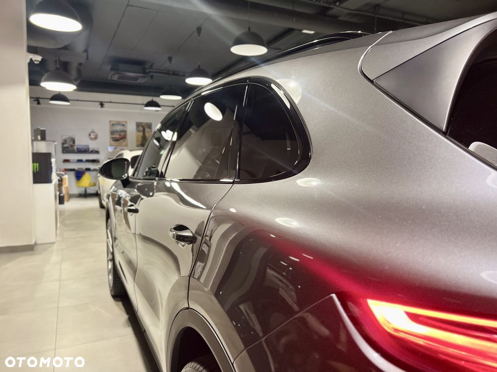 Porsche Cayenne Platinum Edition - 13