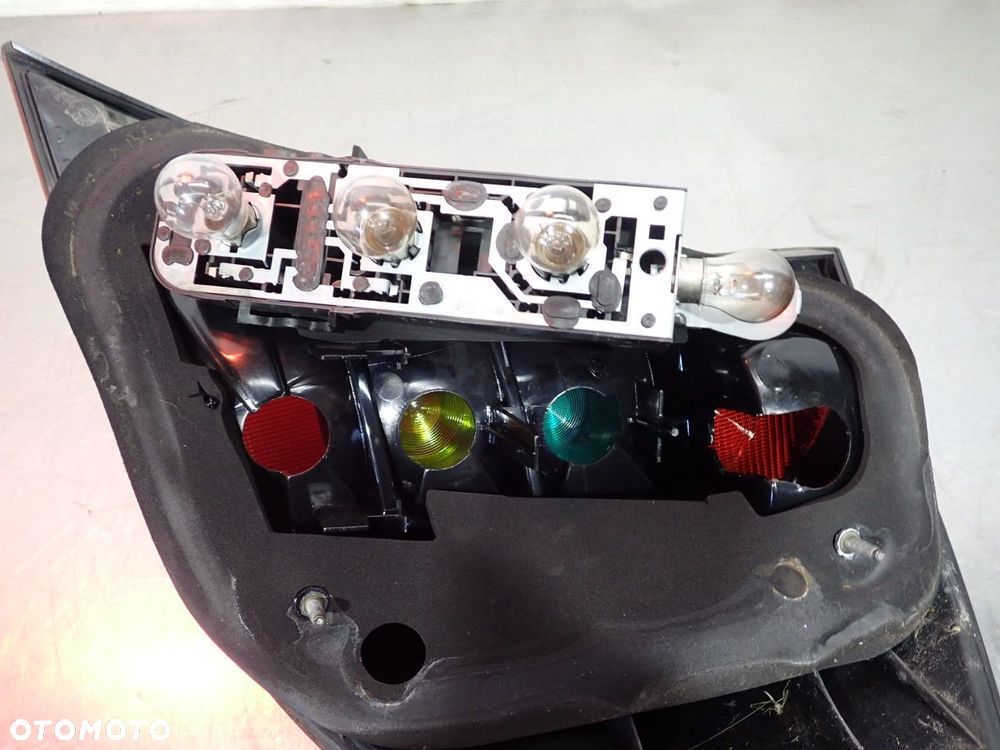 LAMPA LEWA TYLNA MERCEDES-BENZ W203 C180 - 8