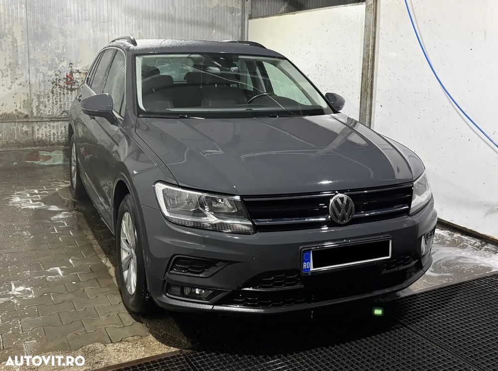 Volkswagen Tiguan - 1
