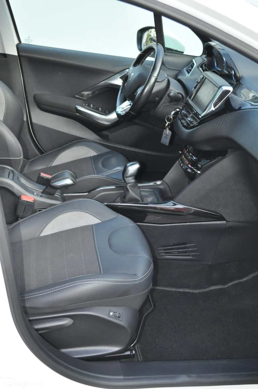 Peugeot 2008 - 11