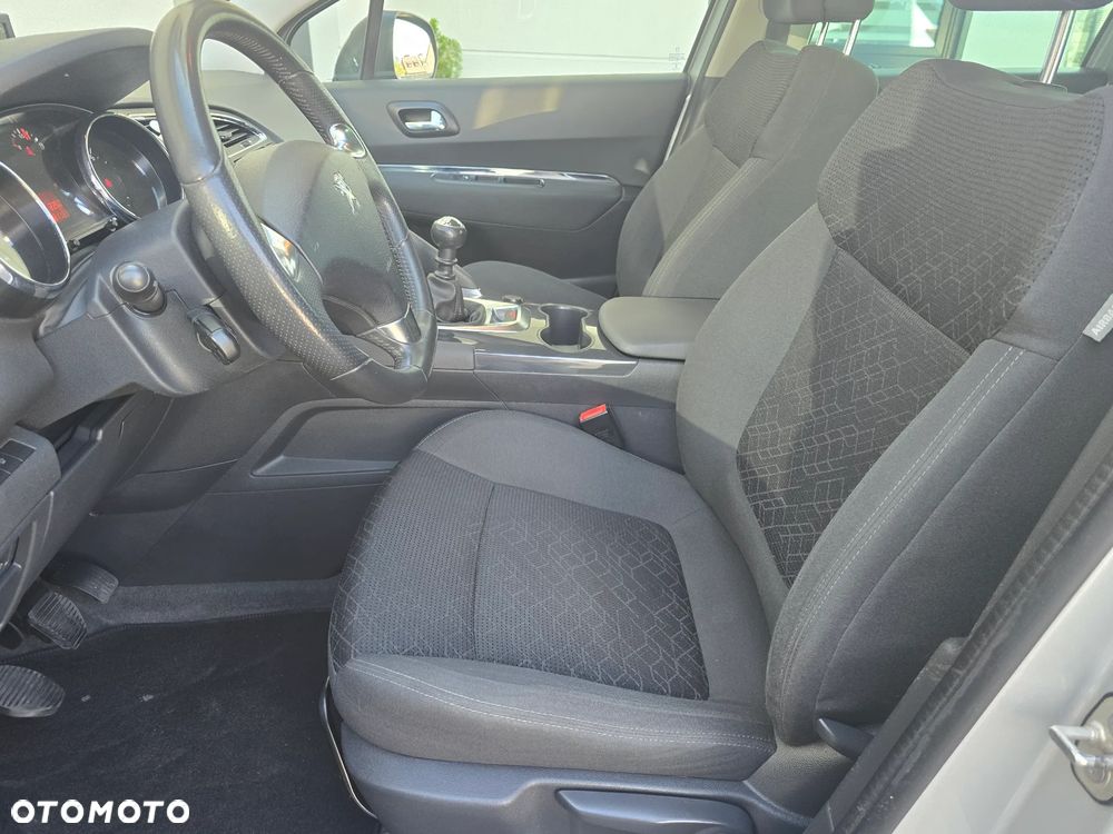 Peugeot 3008 HDi 115 Allure - 11