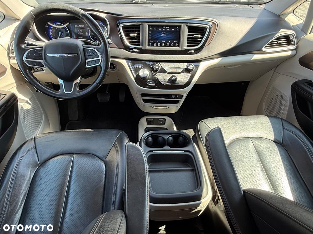 Chrysler Pacifica - 24