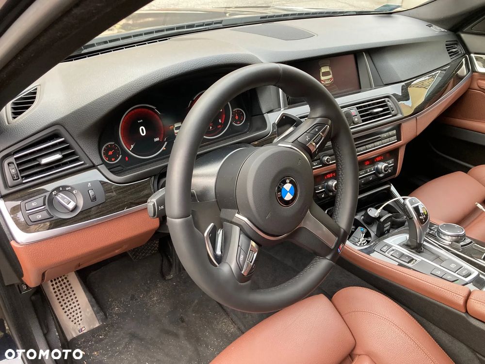 BMW Seria 5 525d xDrive - 6