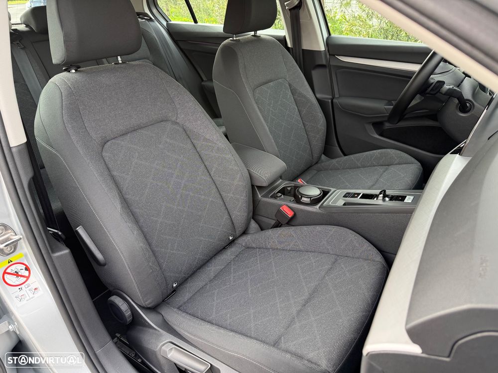 VW Golf 1.5 eTSI Life DSG - 30